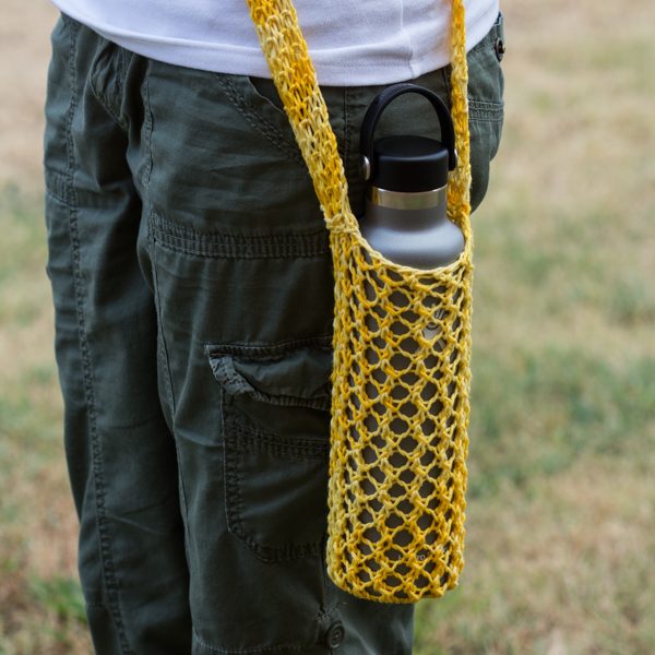 https://www.bromefields.com/wp-content/uploads/2019/08/glee-water-bottle-sling-free-knitting-pattern-7-606-600x600.jpg