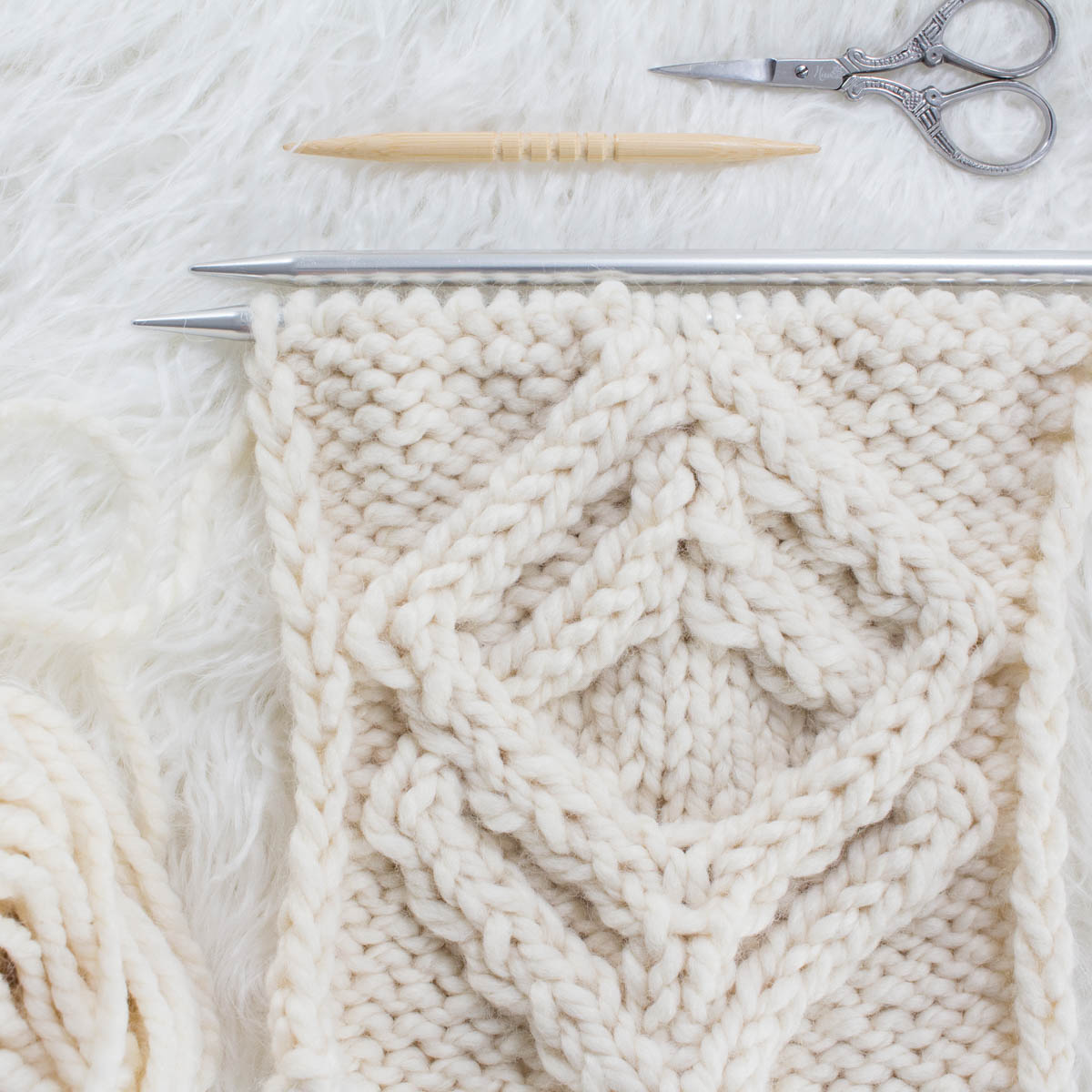Wavy stitch knit pattern for beginners and advanced knitters